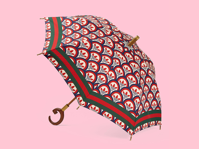 Kiakadtak a netezők a Guccira: nem vízálló a méregdrága esernyő