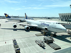 A Lufthansa is úgy kopasztja meg az utasokat június 21-től, mint a fapadosok