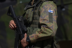 Mennydörgő tüzérség és vadászgépek százával: több fronton erősödik a NATO a finn-svéd csatlakozással