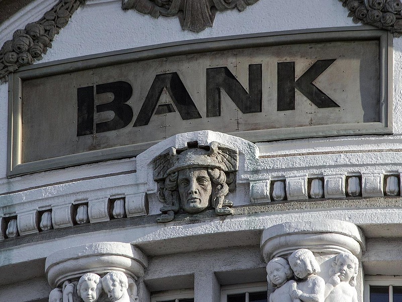 Az MNB odacsap, ha jogszerűtlenül áthárítják a különadót a bankok 