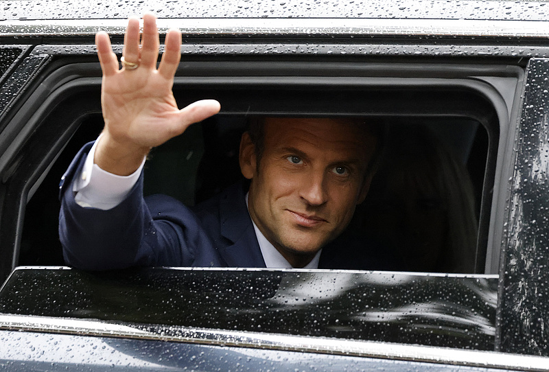 Macron továbbra is univerzális olajársapkát vezetne be