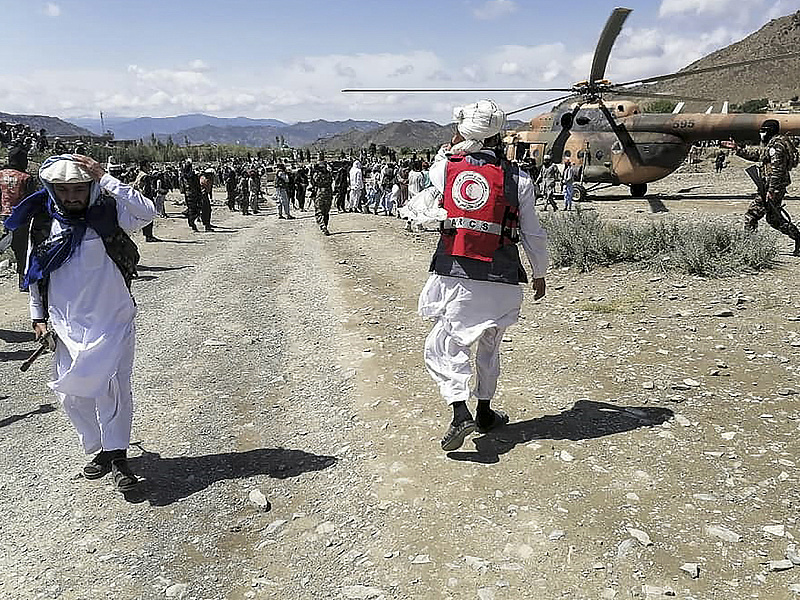 Több mint ezren haltak meg az afganisztáni földrengésben