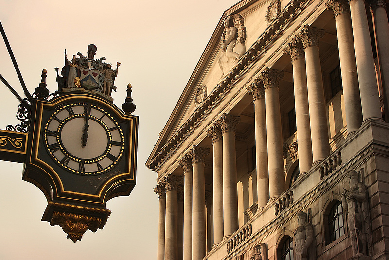 A Bank of England kész "habozás nélkül" módosítani kamatát
