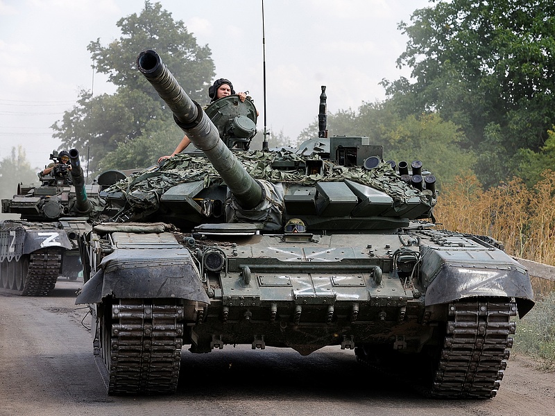 Intenzív tankpárbajjá alakulhat a háború, mindkét oldalon orosz páncélosokkal