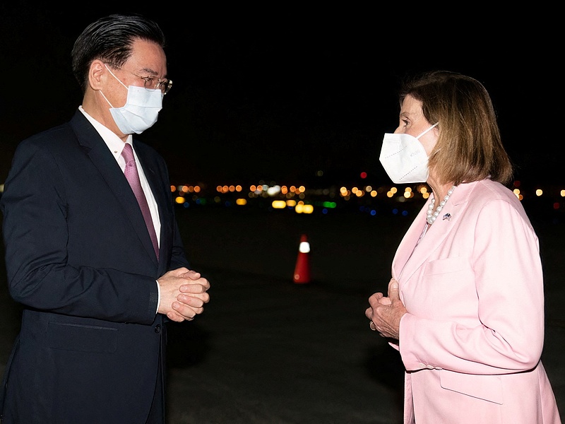 Nancy Pelosi megérkezett Tajvanra, Kína dühös lett