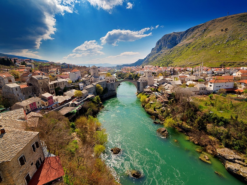 Választást tartanak a feszültségek közepette Bosznia-Hercegovinában