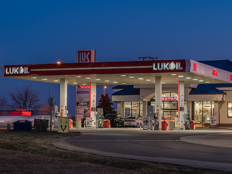 Korlátozásokat vezettek be a Lukoil benzinkutakon