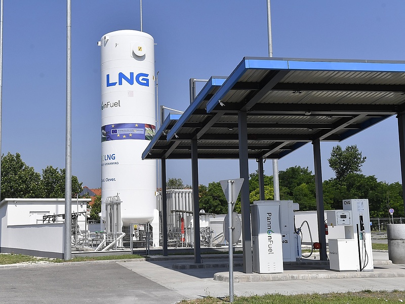 Megérkezett az első LNG gázszállítmány Magyarországra