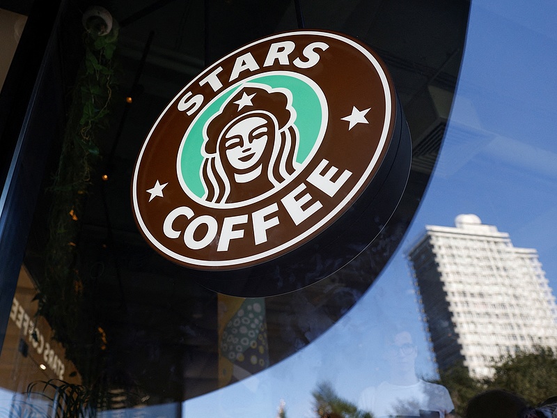 Az oroszországi Starbucks kávézók Stars Coffee néven nyitnak újra