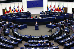 Dagad a korrupciós botrány az EP körül, az egyik alelnök is bilincsben