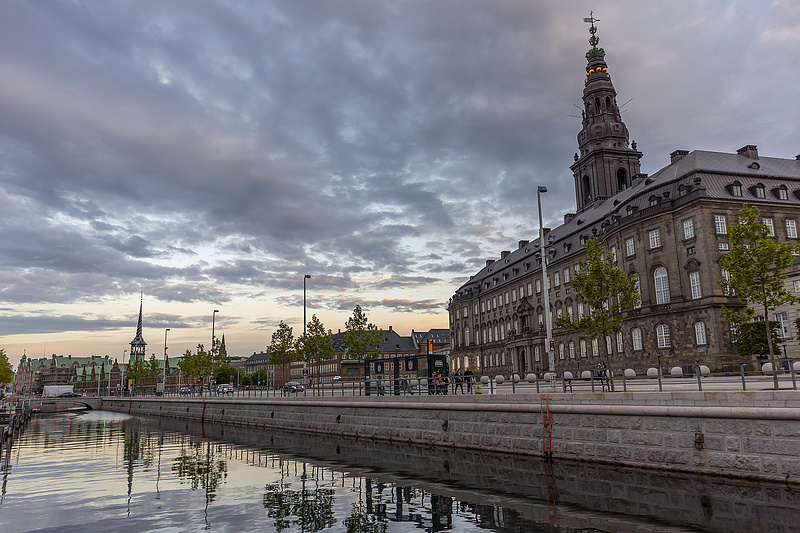 Dánia eltöröl egy munkaszüneti napot a védelmi költségvetés növelése érdekében