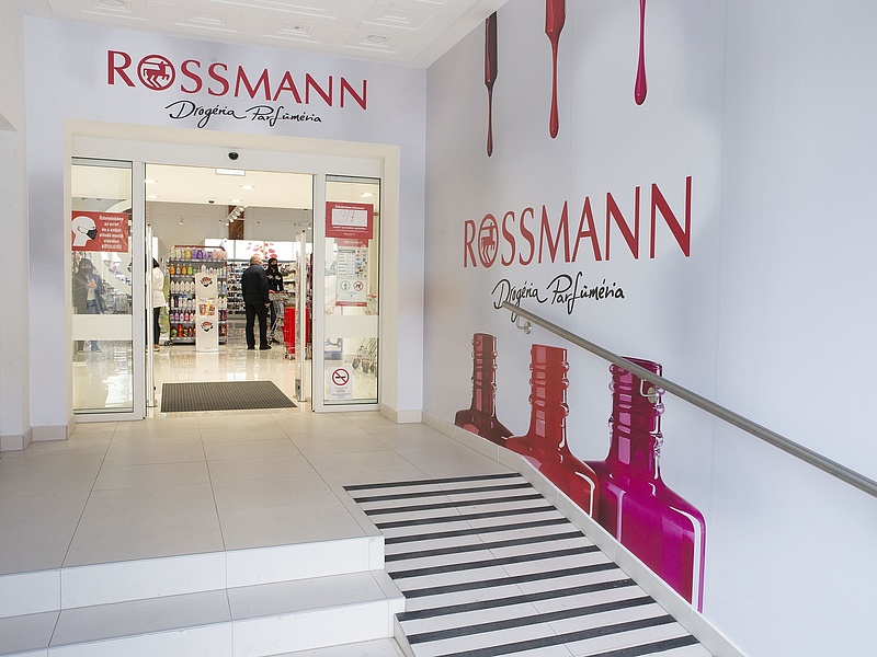 A Rossmann is rezsitámogatást ad a dolgozóinak