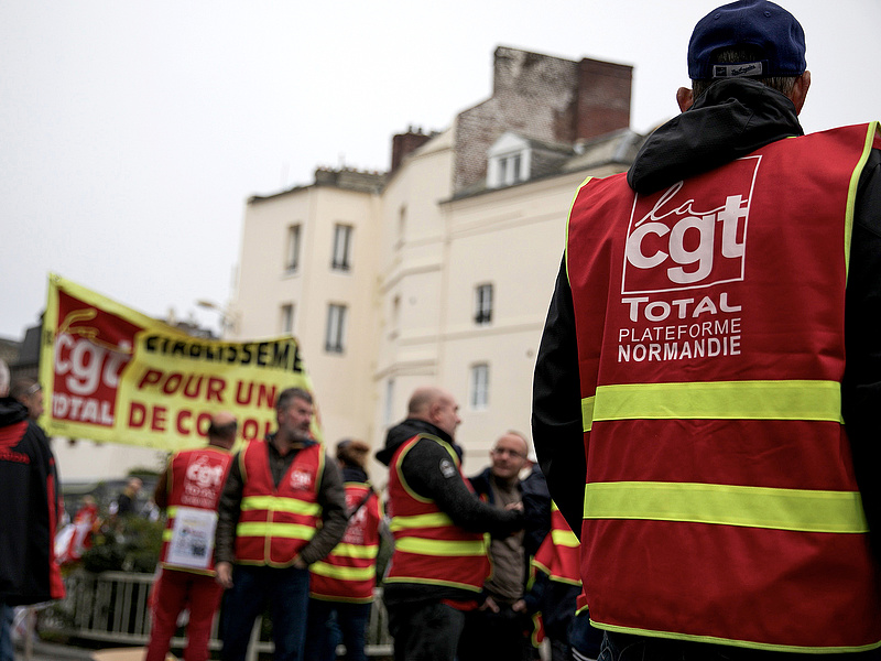 Országos sztrájk bénítja Franciaországot