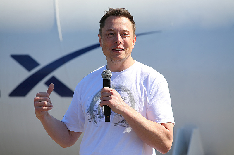 Elon Musk reagált az uniós figyelmeztetésre, nem repked összevissza a madara