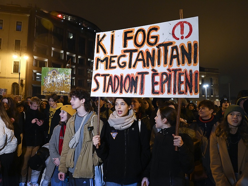 Újra utcára mennek a diákok: kirúgtak nyolc budapesti gimnáziumi tanárt