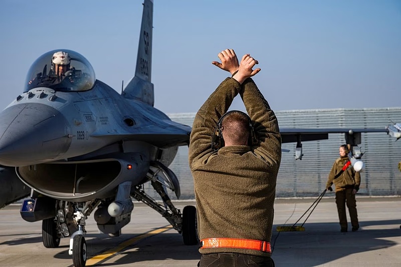 Ukrajna közölte az igényeit: 200 vadászgépet kérnek