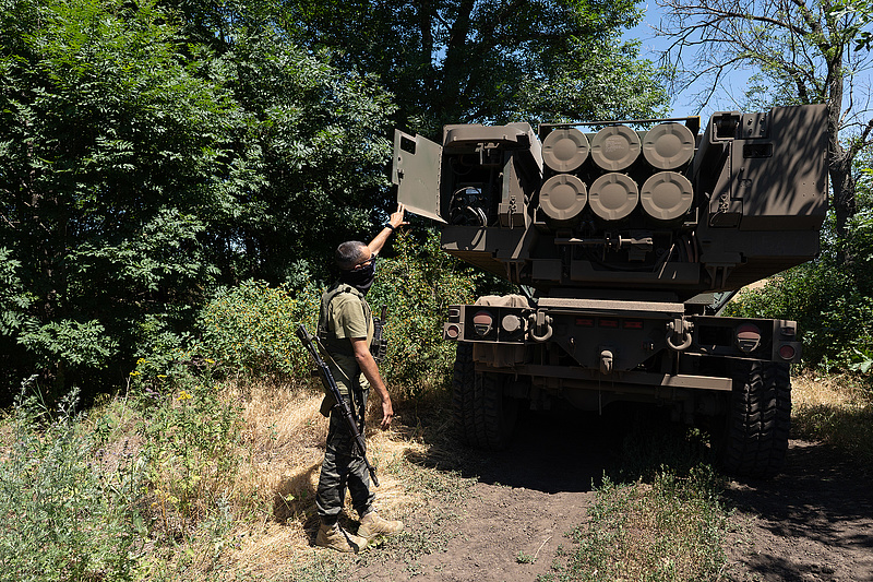 A védelmi miniszter szerint Ukrajna nem lő amerikai fegyverekkel orosz területre