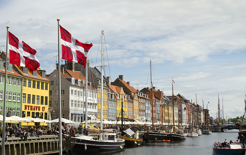 Felmerült, hogy eltörölnek egy munkaszüneti napot Dániában, ezrek vonultak az utcára