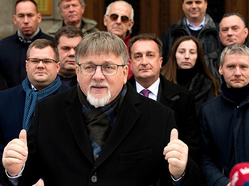 Győr fideszes polgármestere nem tud róla, hogy távoznia kellene