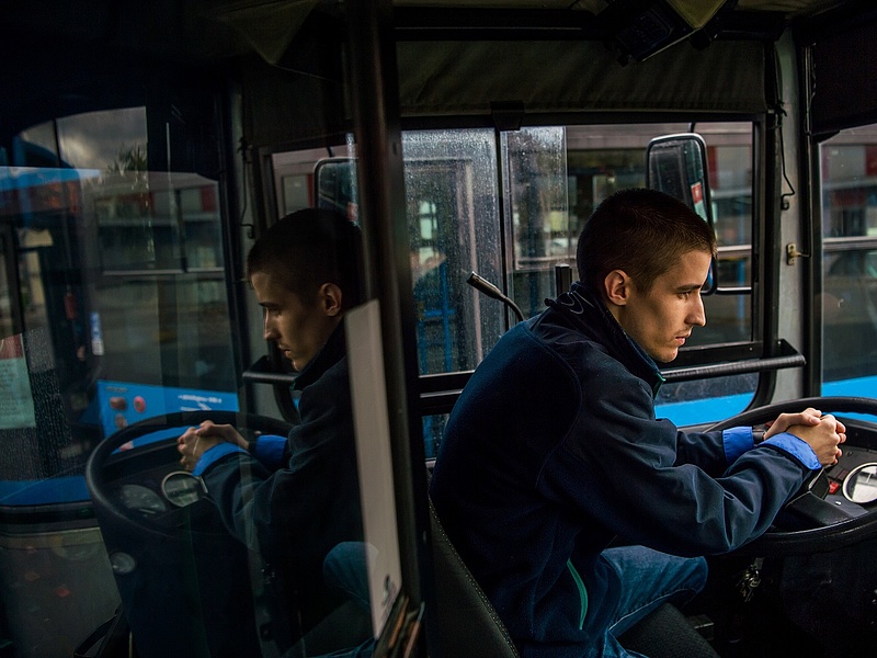 A kormány százezrekkel tenné olcsóbbá a buszsofőr képzést