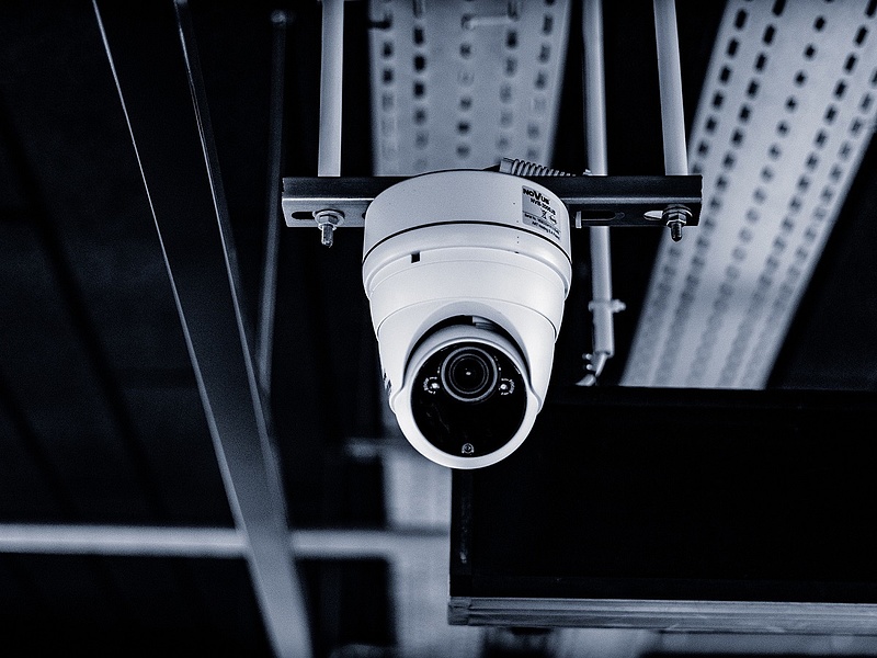 Fő a biztonság: kínai gyártmányú kamerákat szerelnek le az ausztrál politikusok irodáiban