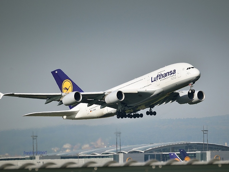 Több mint 34 ezer nyári járatot töröl a Lufthansa
