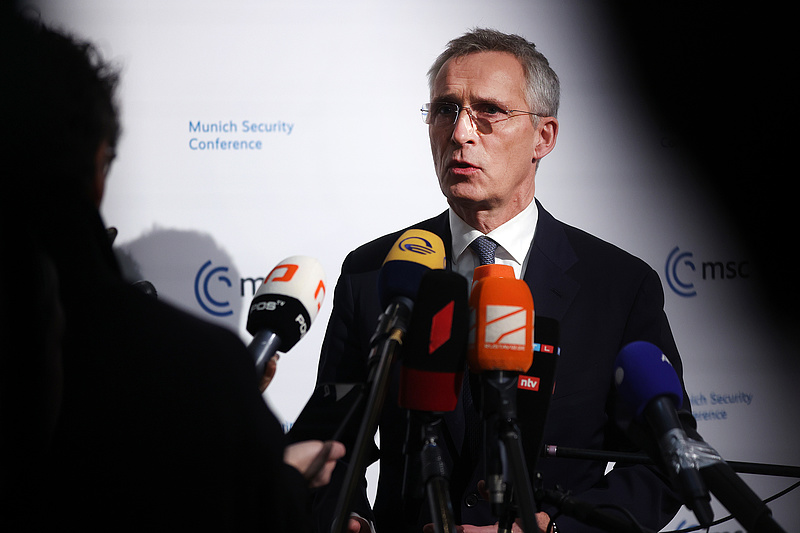 Felszólította Magyarországot a NATO-főtitkár, hogy kövesse a törököket