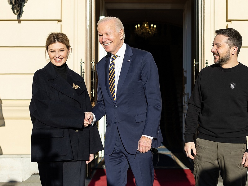Joe Biden váratlanul megjelent Kijevben