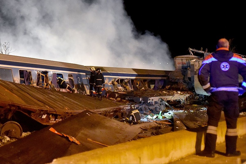 Rengeteg halálos áldozata van a Görögországban történt vonatbalesetnek