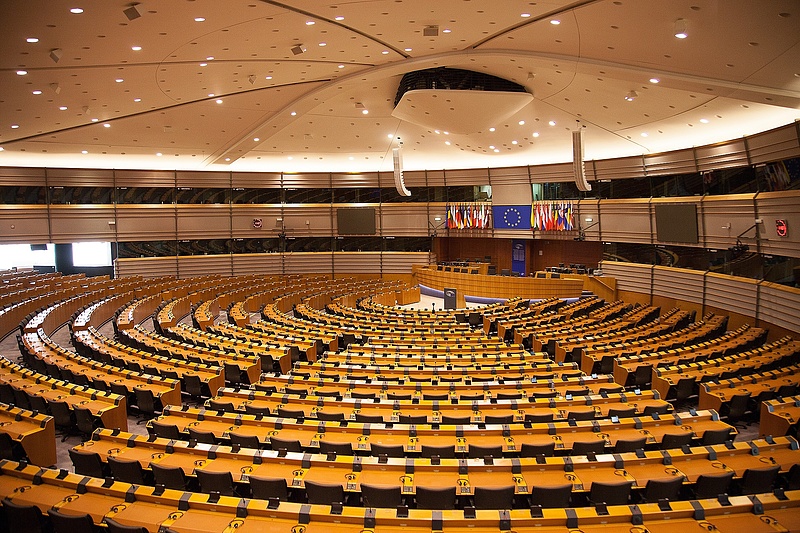 Az EP kiberbiztonsági aggályok miatt megtiltja a TikTok használatát a személyzetnek is