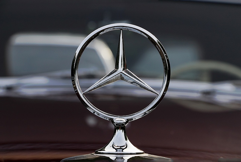 Akkumulátor-újrahasznosító gyárat nyit a Mercedes-Benz