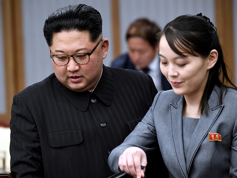 Vánszorogva pöfög Kim Dzsongun páncélvonata, de jókat lehet benne zabálni