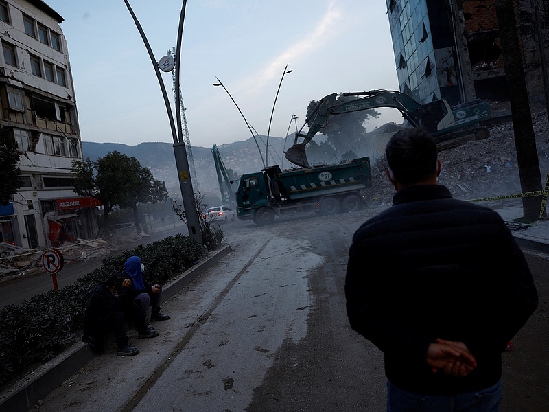 Házak százezrei semmisültek meg a törökországi földrengésekben