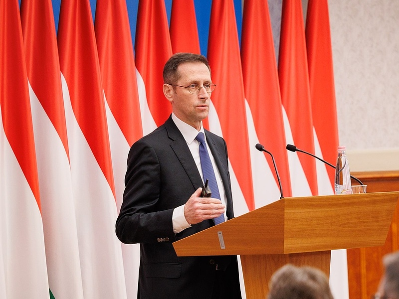 Lassan és körülményesen osztják ki Magyarországnak az uniós helyreállítási pénzeket