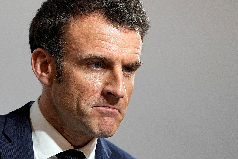Ha nem akar „béna kacsává” válni, Macron kénytelen lehet beáldozni miniszterelnökét