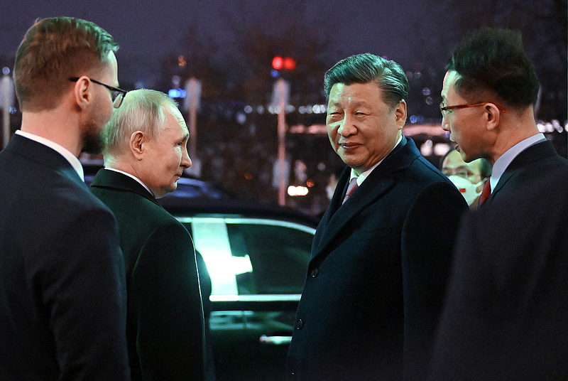 Virágzik a megbonthatatlan kínai-orosz barátság, Kína mentőövet is dobott
