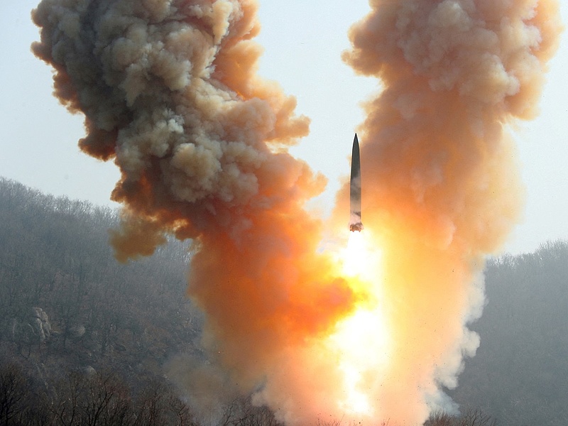 Kim Dzsongun nem is egy, hanem kettő ballisztikus rakétával indította a hetet