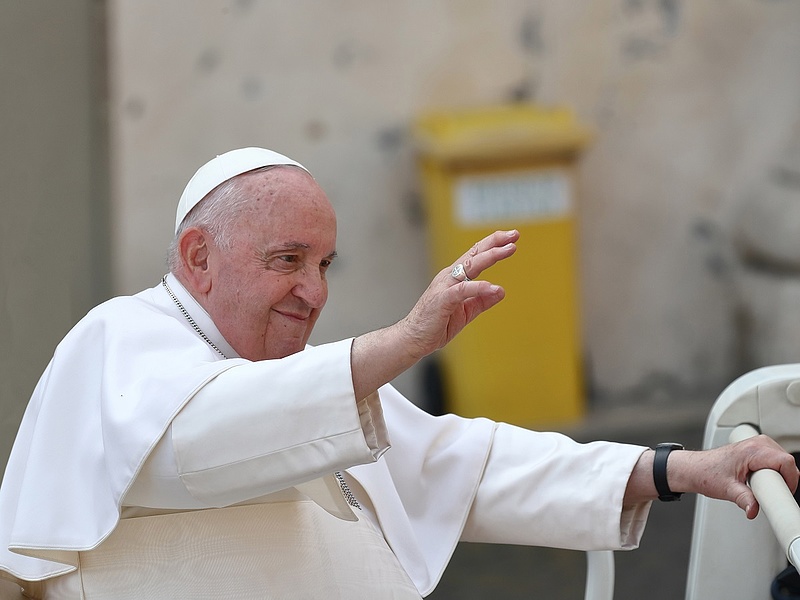 A remény műholdja: üzenetet küld a világűrbe Ferenc pápa