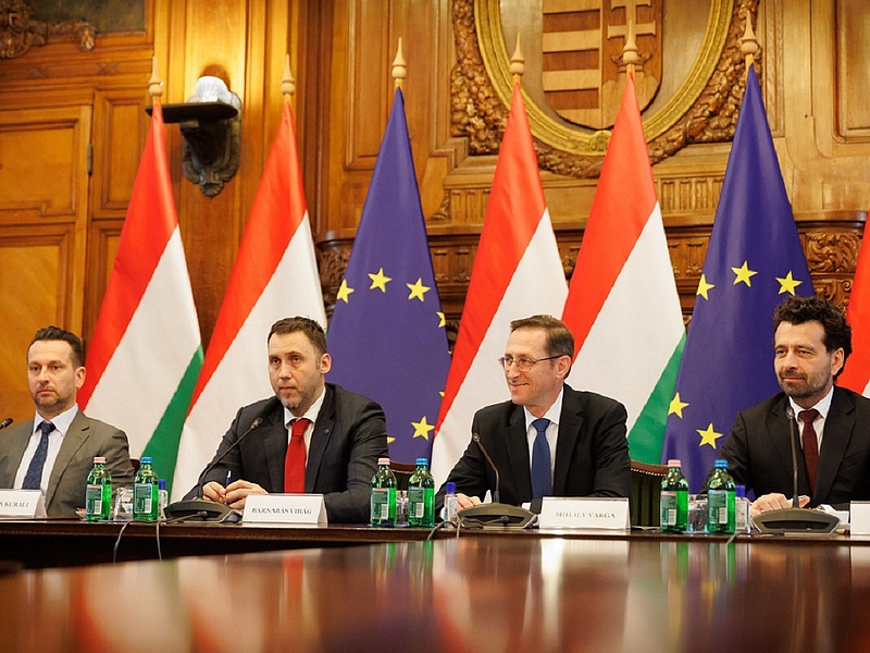Varga Mihály: Magyarország mágnesként vonzza a külföldi befektetőket
