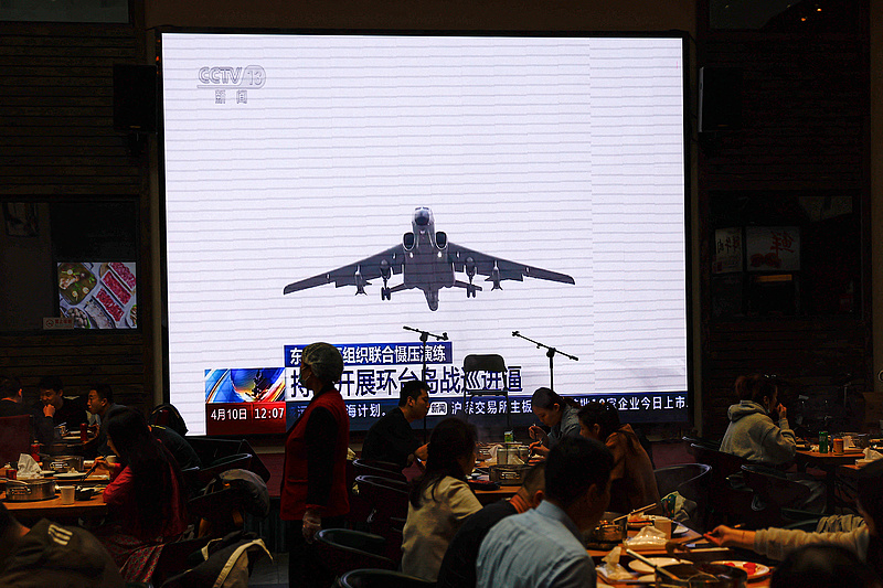 Durvul a helyzet, több tucat kínai katonai repülőgépet észleltek Tajvan közelében