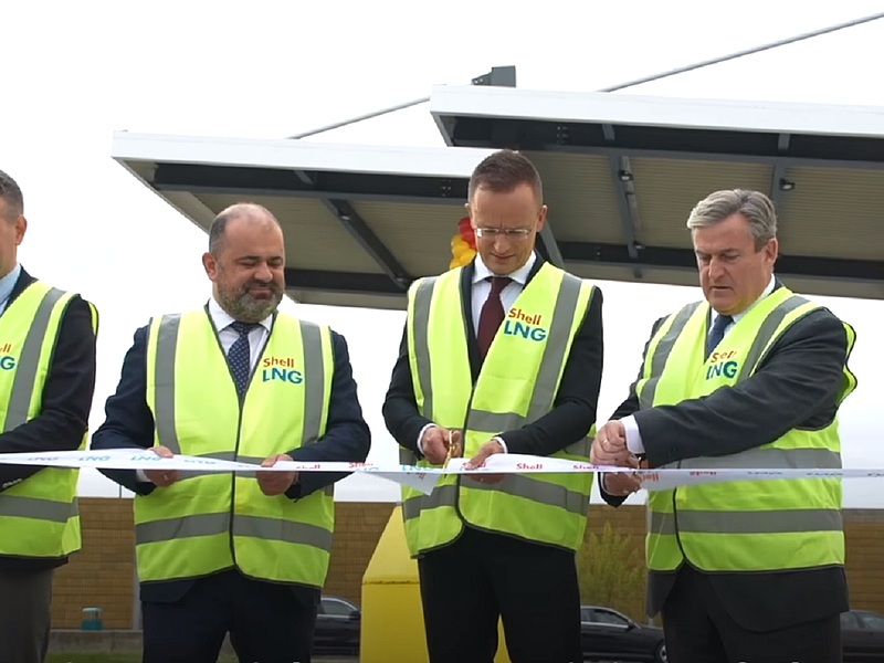 Magyarország az első a régióban, ahol LNG-töltőállomást nyitott a Shell