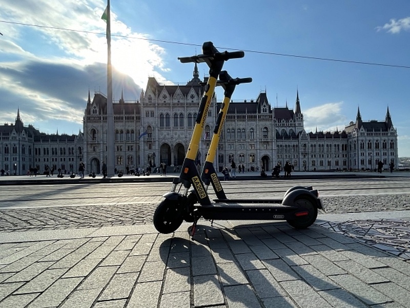 Újabb elektromosroller-megosztó ostromolja Budapestet