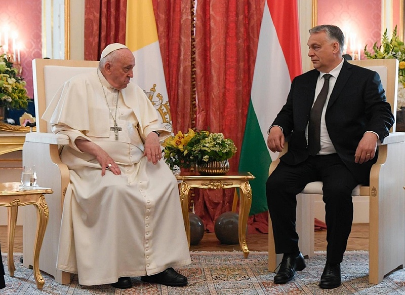 Orbán Viktor békés megbeszélést folytatott a pápával, előkerült az Alaptörvény