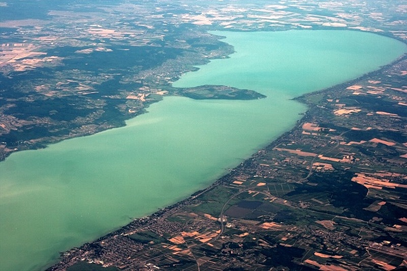 Furcsa anyagokat fedeztek fel a Balaton vizében, nagyon nem kellene ott lenniük