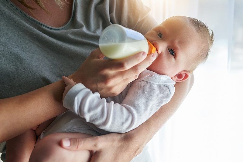 Drága a babatápszer: van, aki vizezett tehéntejjel táplálja gyermekét
