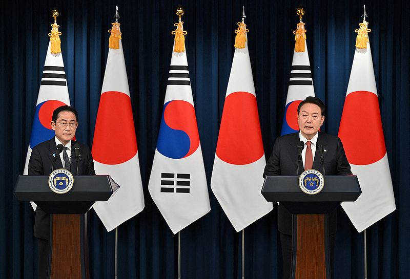 A kétoldalú kapcsolatok erősítéséről tárgyalt Japán és Dél-Korea