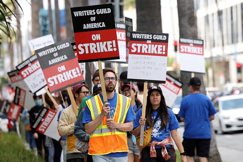 Csúcssorozatok fagytak le a forgatókönyvírók sztrájkja miatt