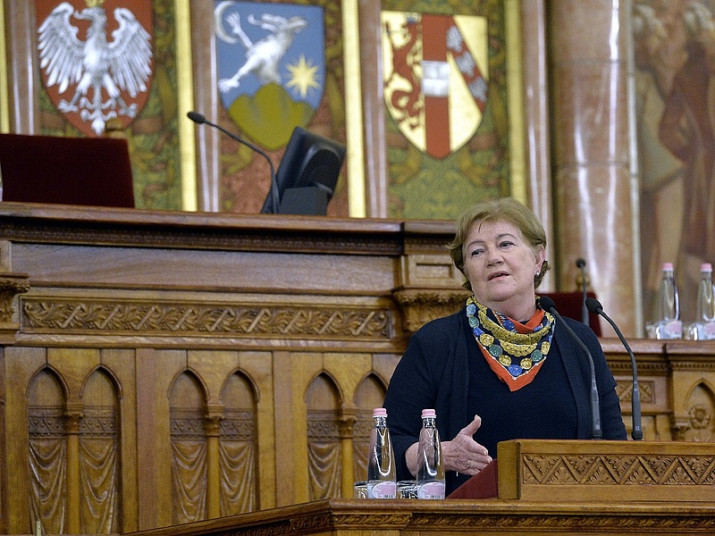Szili Katalinnak sikerült: maradt az egyetemi kuratórium és a kormányzati pozíció