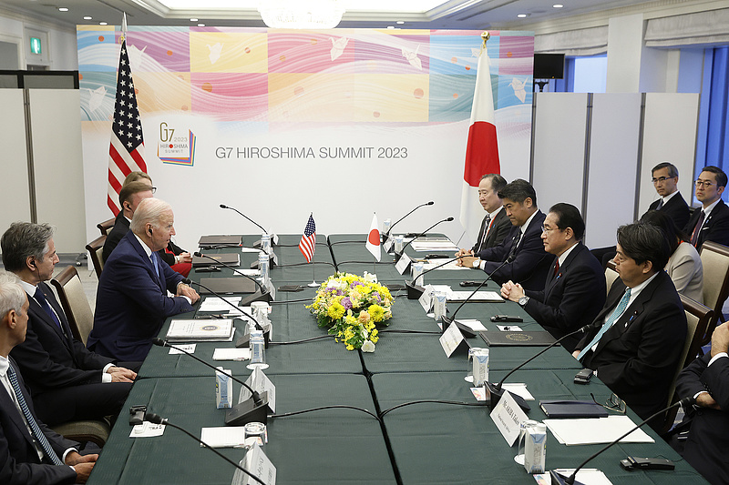 Újabb szankciók Oroszország ellen, személyesen megjelenő Zelenszkij – sűrű G7-csúcstalálkozó rajtolt Japánban