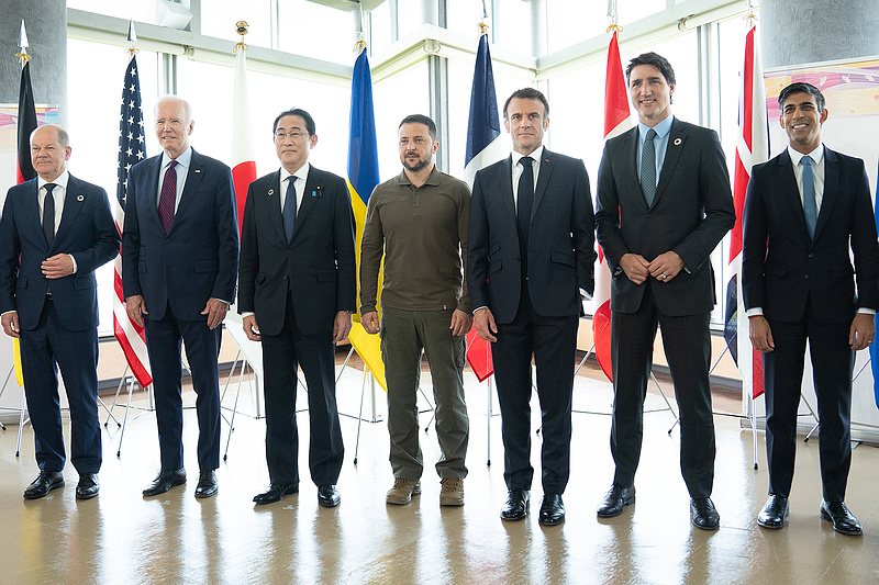 Zelenszkij a G7-ek támogatását kérte a kijevi béketervhez